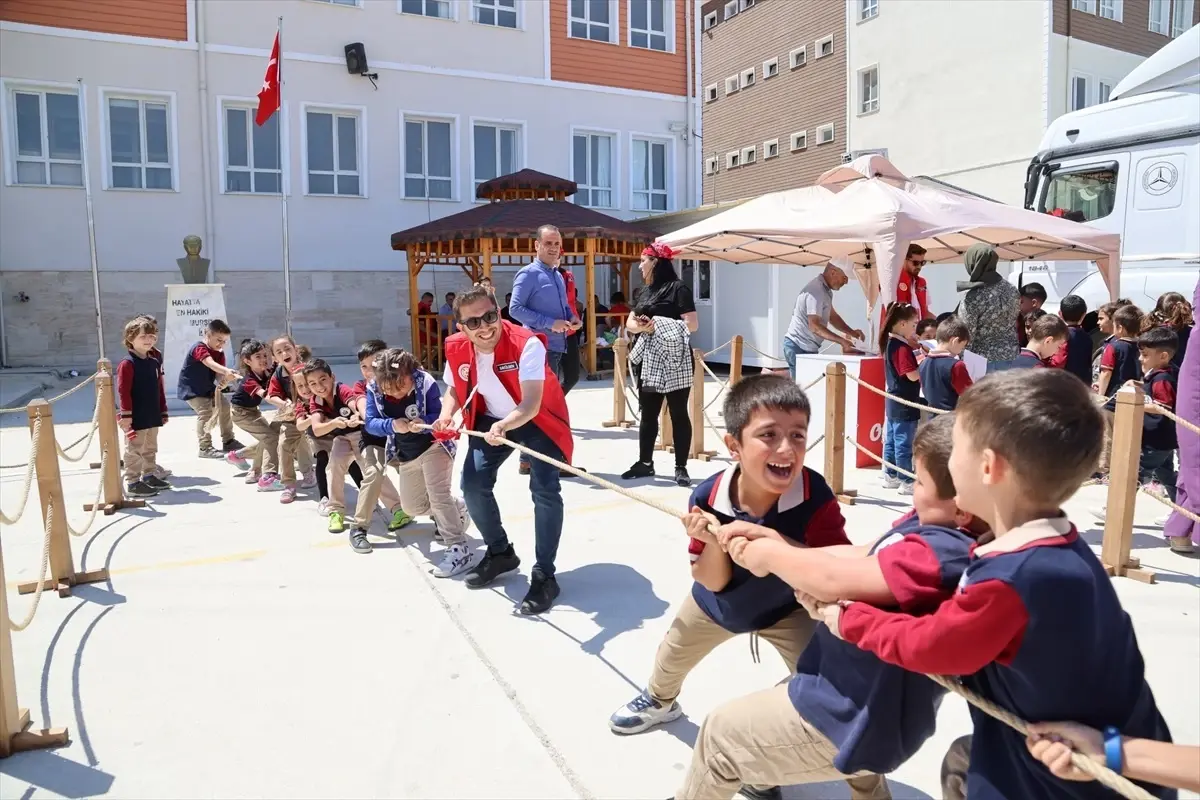 Geleneksel Oyunlar Tırı, Depremzede Çocuklarla Buluştu