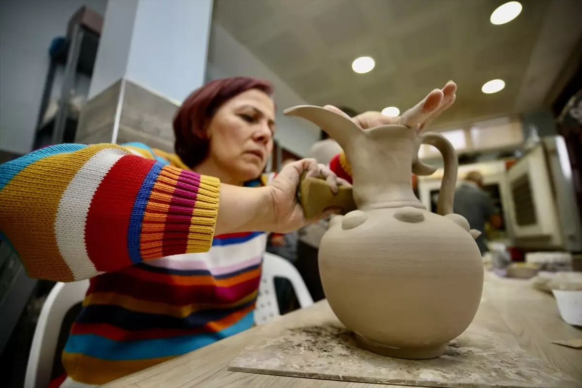 Geleneksel Sanatlar İhtisas Merkezi Geleceğin Sanatçılarını Yetiştiriyor