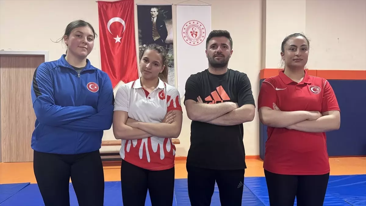 Genç Kadın Güreşçiler Hedeflerini Yükseltiyor