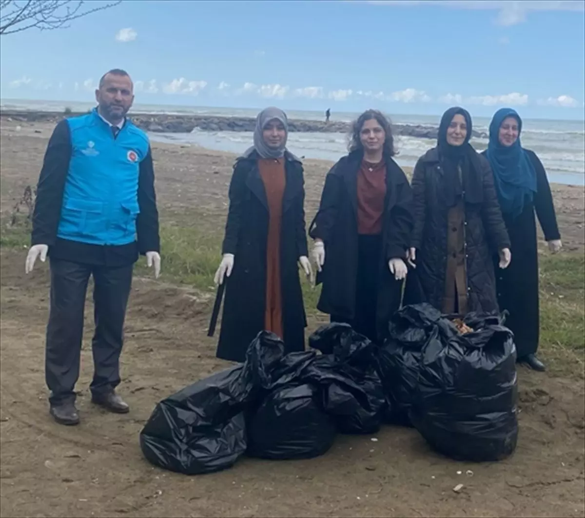 Gençler Çevre Temizliği İçin Bir Araya Geldi