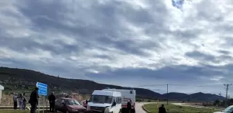 Giresun Alucra'da Otomobil ile Minibüs Çarpıştı, 3 Yaralı