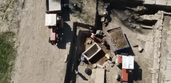 Stratonikeia Antik Kenti'nde 2 bin yıllık girlandlı lahit bulundu