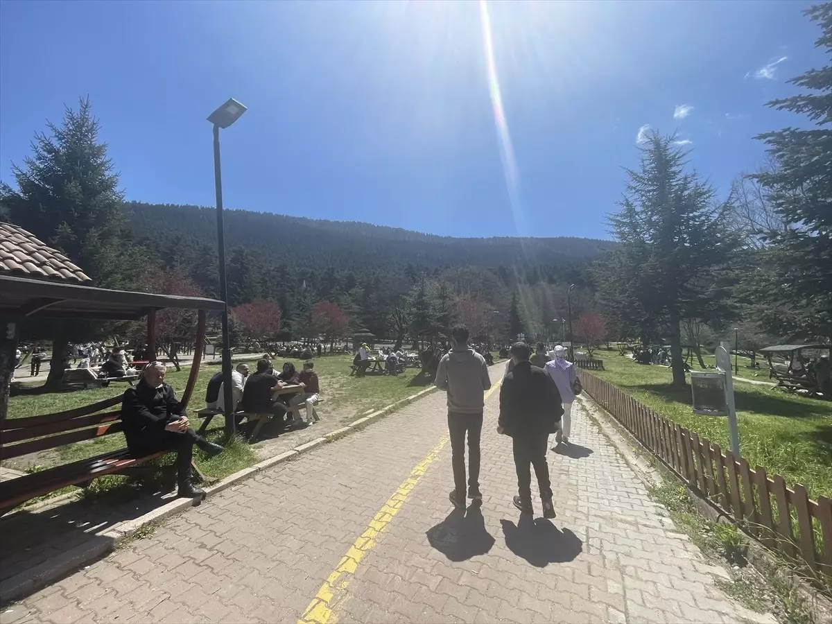 Gölcük Tabiat Parkı, Bahar Aylarında Tatilcilerin Akınına Uğradı
