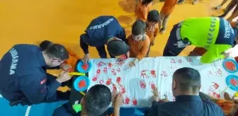 Gümüşhacıköy'de 23 Nisan Kutlamaları: Öğrenciler ve Jandarma Elele