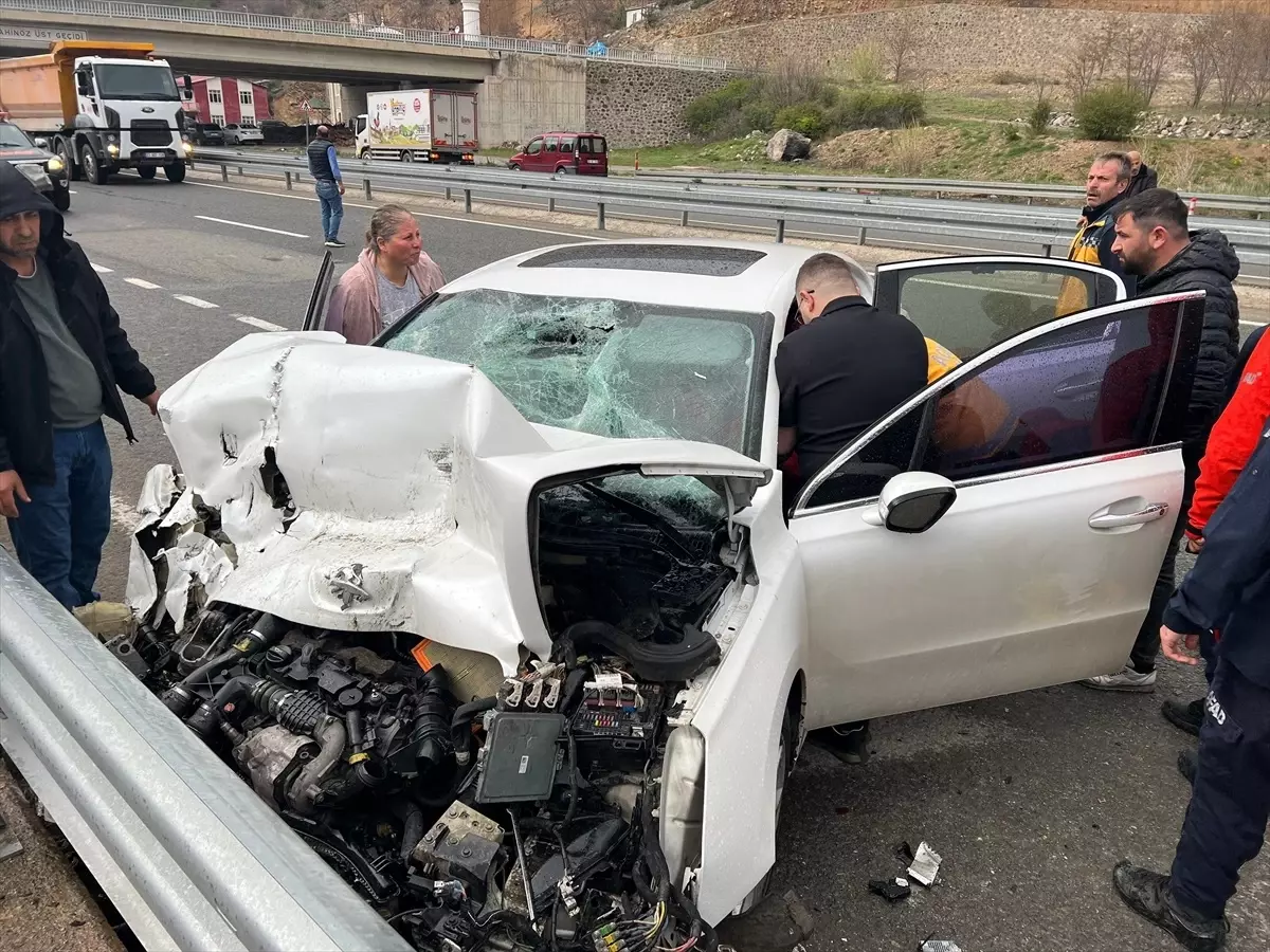 Gümüşhane'de Trafik Kazası: 2 Yaralı