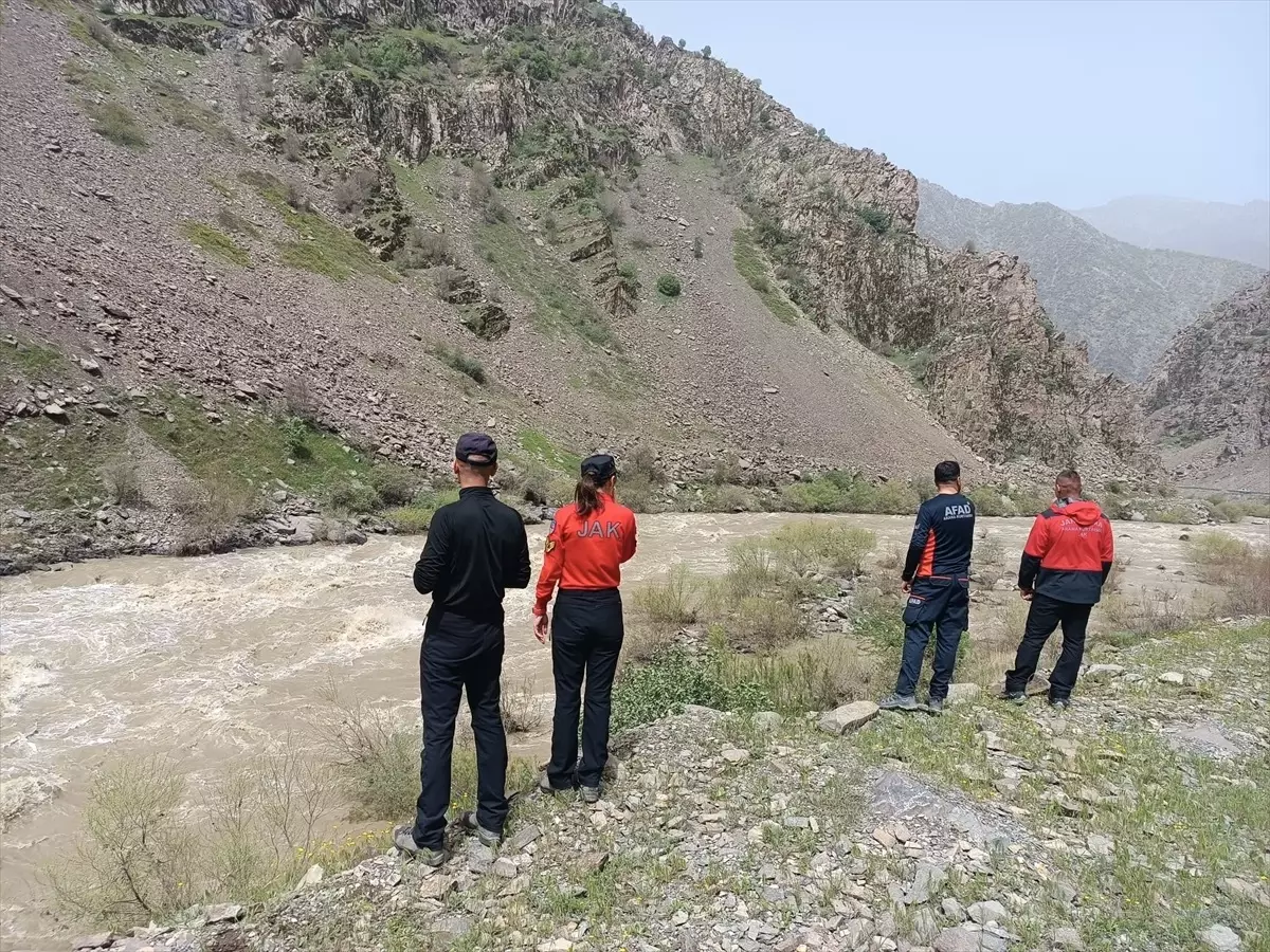 Hakkari'de Kayıp Kadın İçin Arama Çalışmaları Devam Ediyor