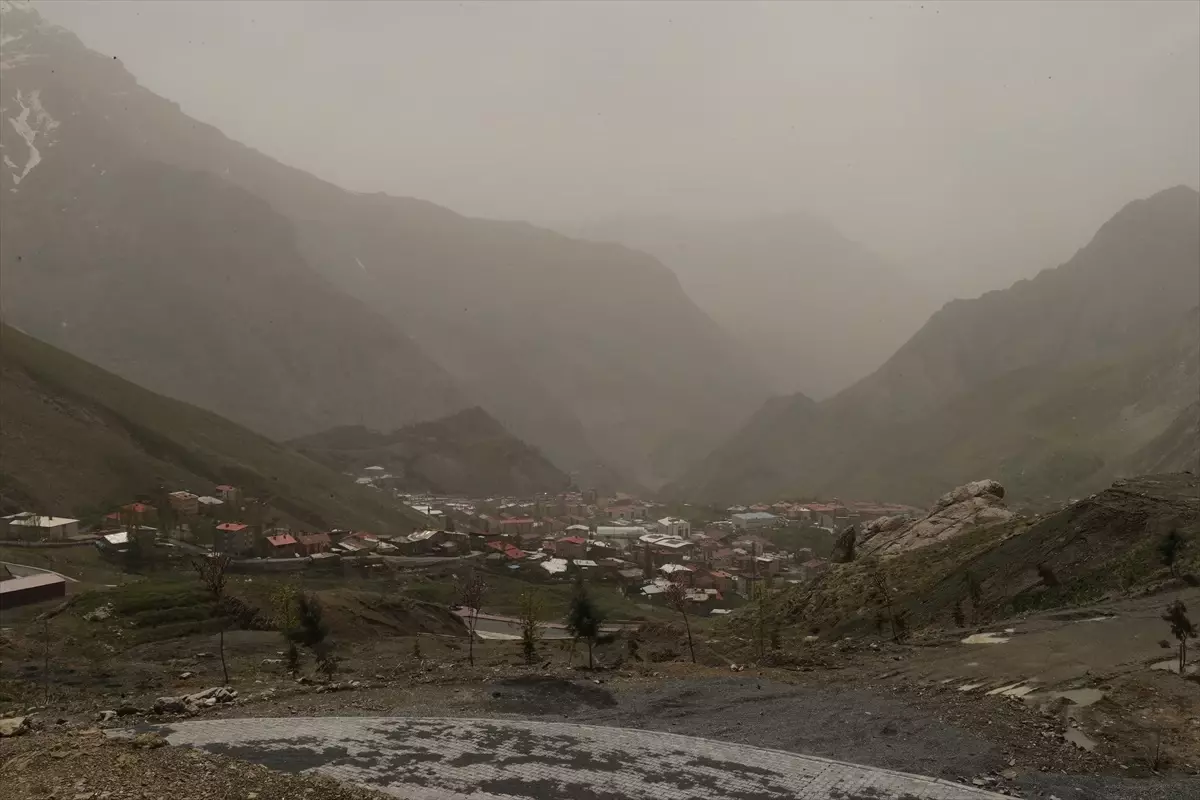 Hakkari'de Toz Taşınımı Hayatı Olumsuz Etkiliyor