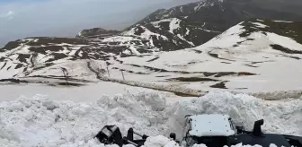 Yüksekova ve Şemdinli'de Karla Mücadele Çalışmaları Devam Ediyor