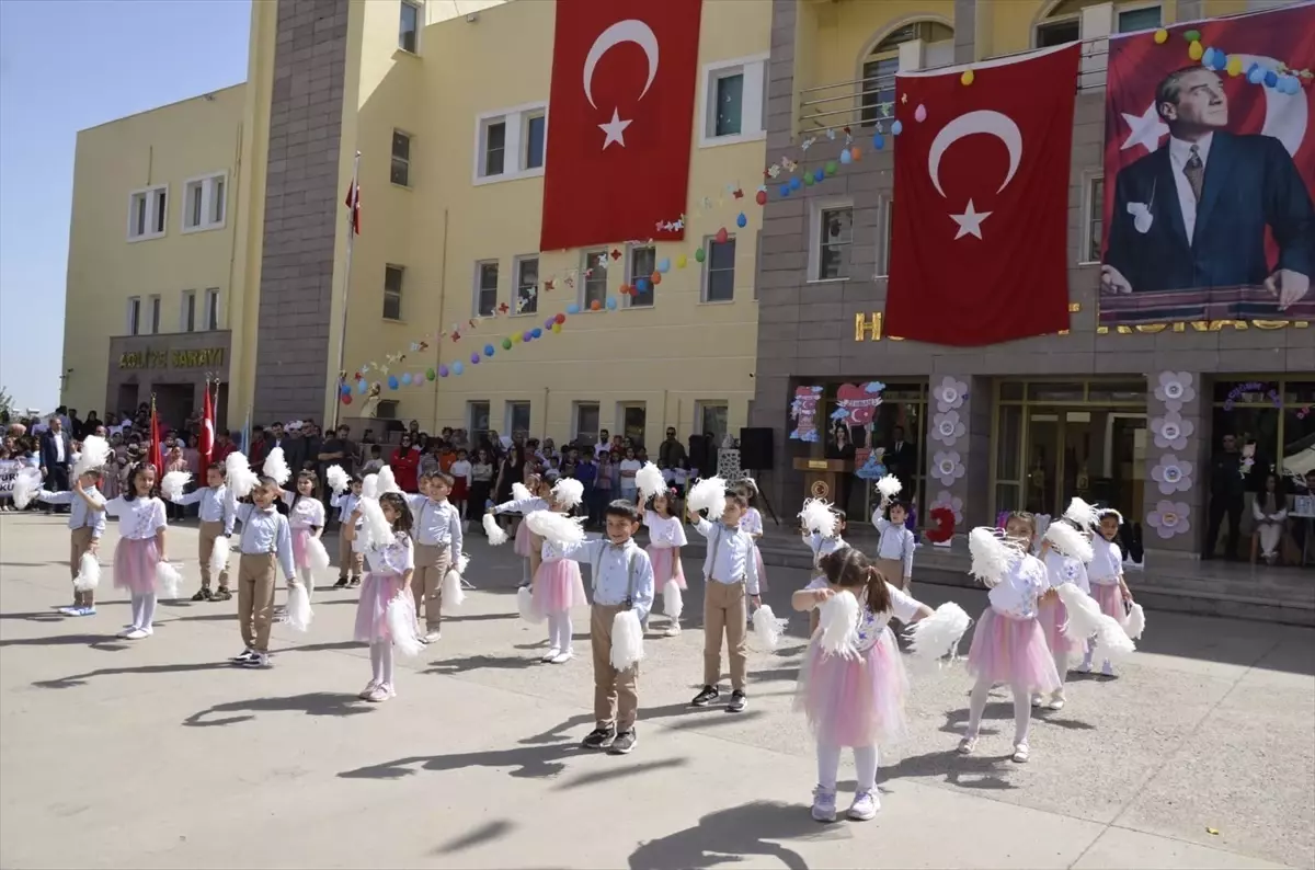 23 Nisan Bayramı Halfeti'de Coşkuyla Kutlandı