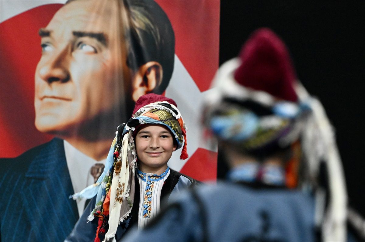 Halk Oyunları Yıldızlar Türkiye Şampiyonası Düzce'de Başladı
