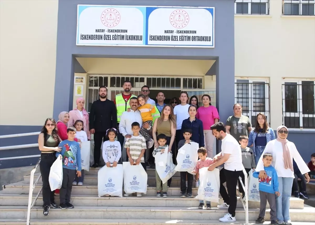 Hatay Büyükşehir Belediyesi'nden Özel Öğrencilere Bayram Hediyeleri