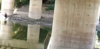 Antakya'da Çamurda Mahsur Kalan Kişi İtfaiye Tarafından Kurtarıldı
