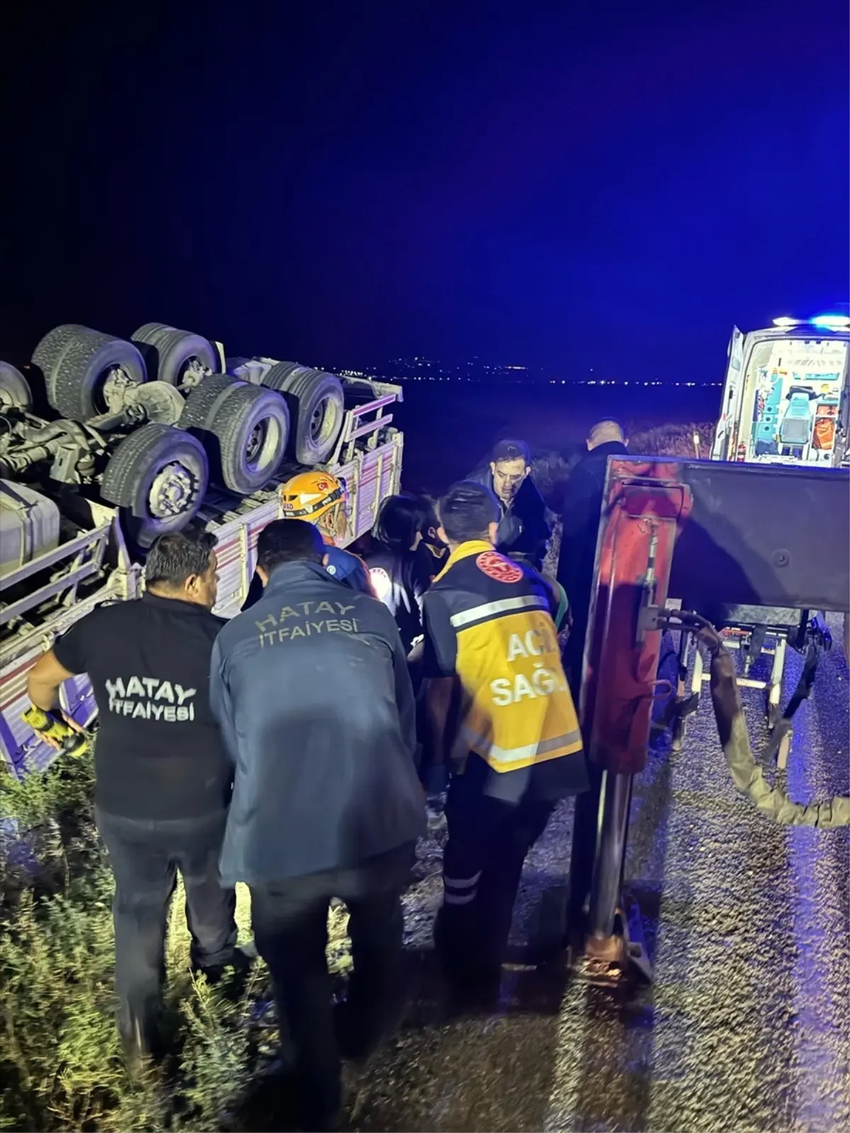 Reyhanlı'da Tır Devrildi: 1 Ölü, 1 Yaralı