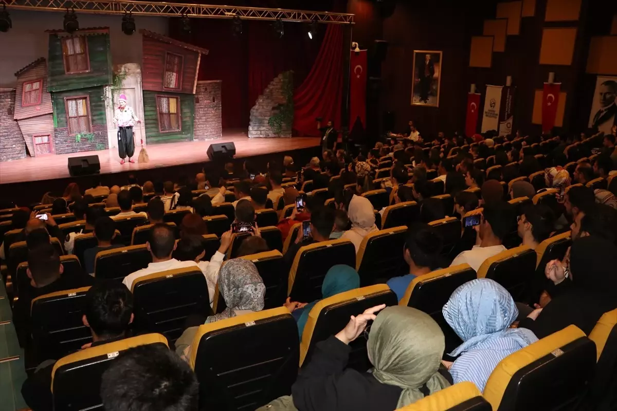 Hatay'da 'Seyr-i Temaşa' Tiyatro Oyunu Büyüledi