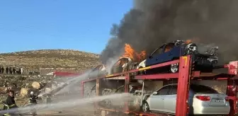 Reyhanlı'da Tırda Yangın: 6 Otomobil Yanarak Kullanılamaz Hale Geldi