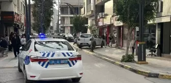 İskenderun'da cip kaldırıma çıkarak korku dolu anlar yaşattı