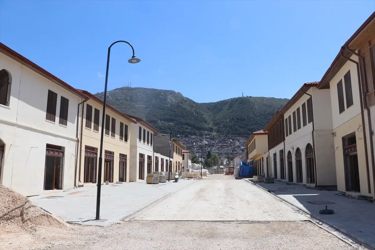 Hatay'da Ticari Hayatın Yeniden Canlanması için 426 İş Yeri İnşaatı Devam Ediyor