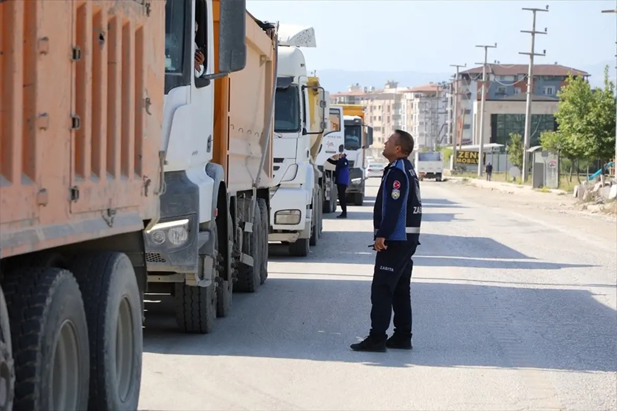 Hatay'da Zabıta Ekiplerinden İş Makinelerine Denetim