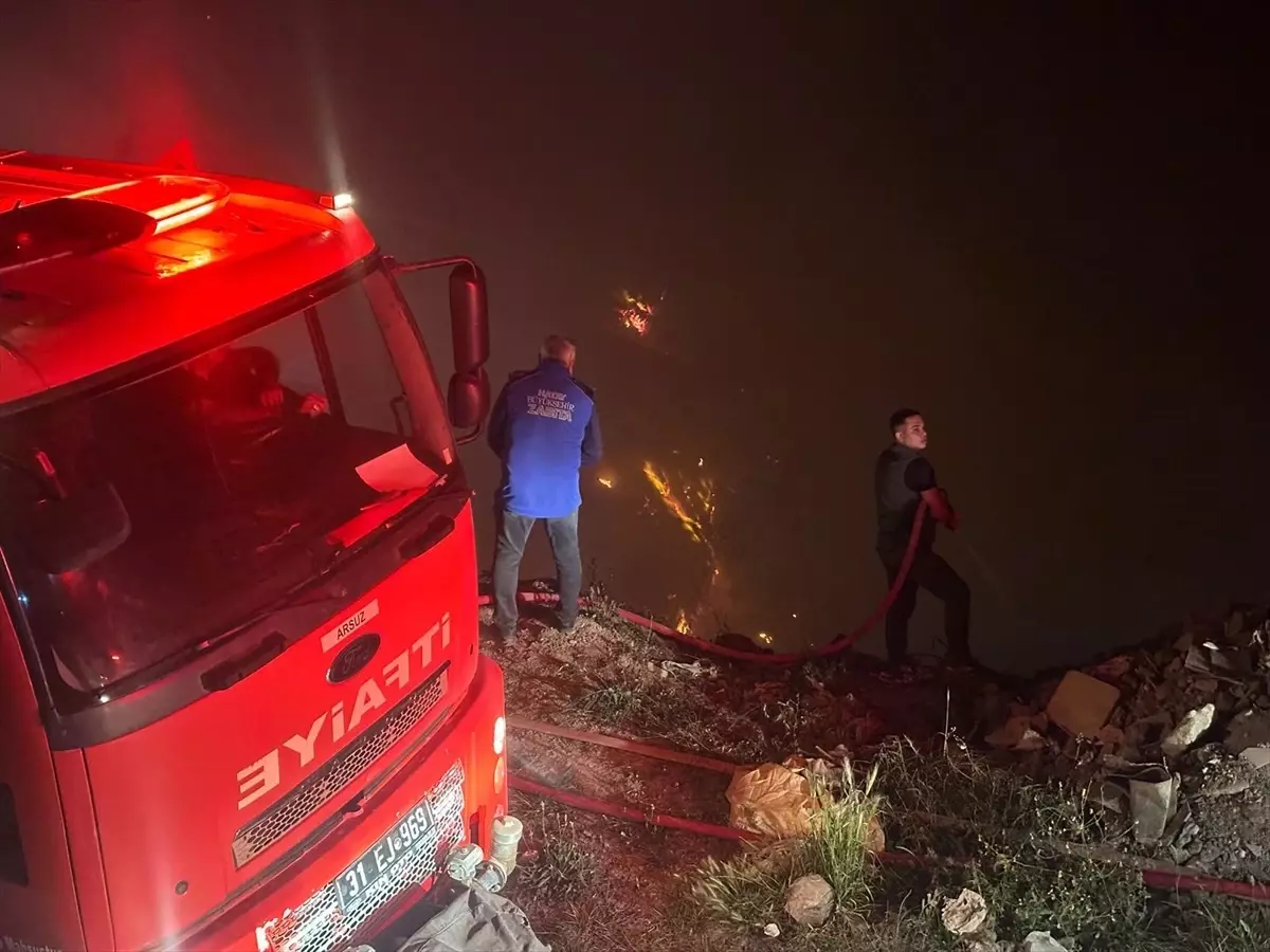 Hatay'ın Arsuz İlçesinde Yangın Söndürüldü
