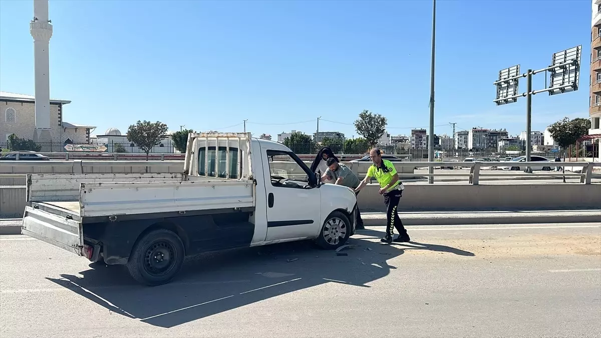 İskenderun'da Zincirleme Trafik Kazası: 2 Yaralı