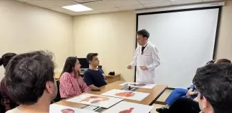 Hekim adayları tıbbi fotoğrafçılığın inceliklerini öğreniyor