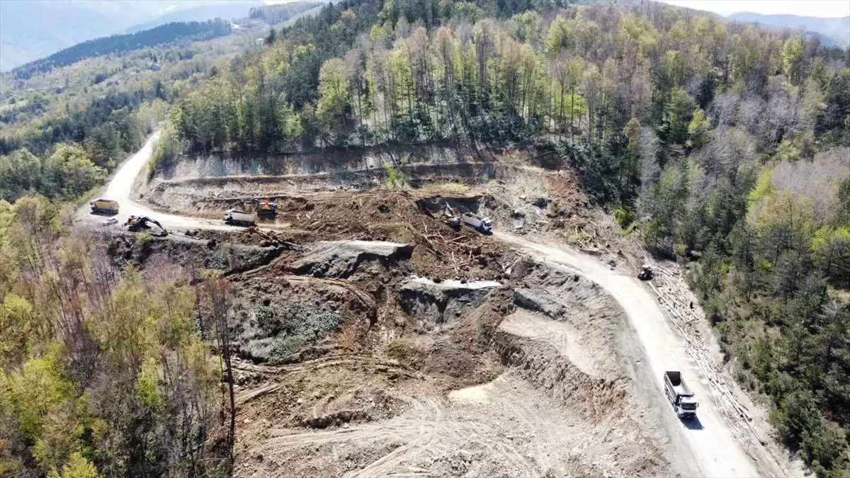 Kastamonu-Çatalzeytin Kara Yolunda Heyelan Çalışmaları Sürüyor