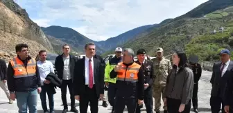 Gümüşhane-Giresun Kara Yolu Heyelan Nedeniyle Kapandı