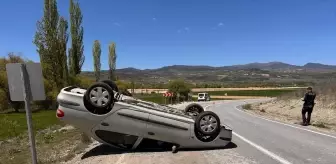 Kütahya'da Devriilen Otomobilin Sürücüsü Yaralandı