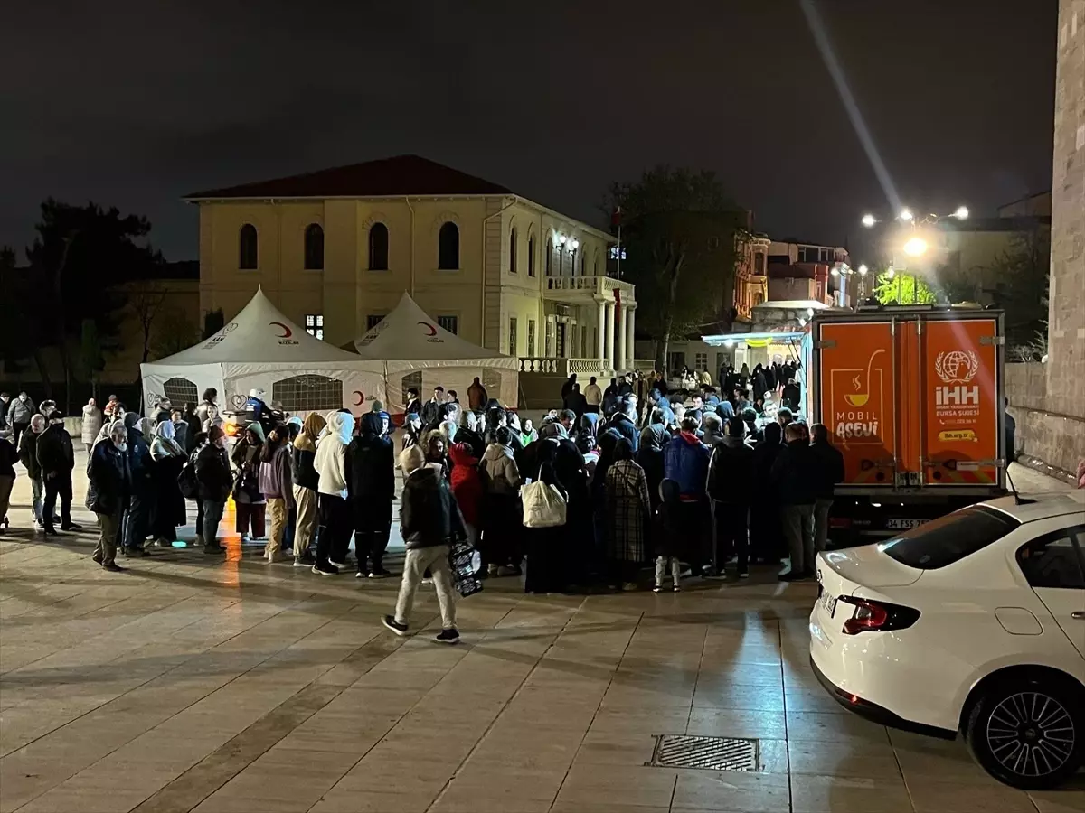 İHH, İstanbul'daki Deprem Sonrası Yardım Çalışmalarına Katıldı