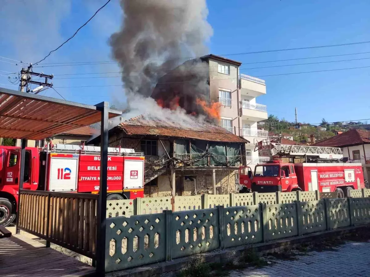 Bucak'ta Yangın: 80 Yaşındaki Kadın Dumandan Etkilendi