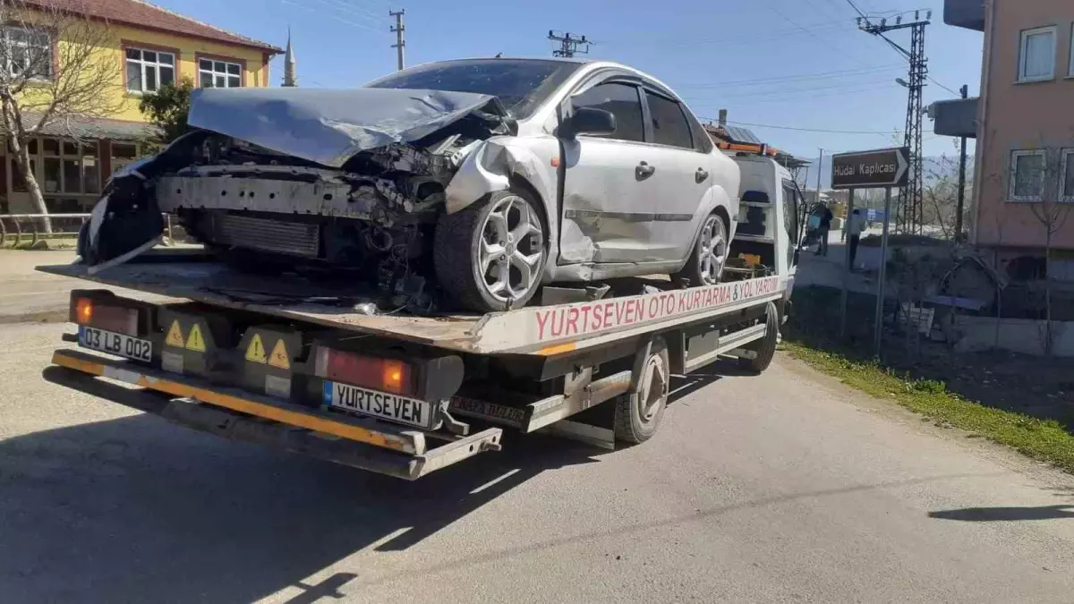 Afyonkarahisar'da Trafik Kazası: 4 Yaralı