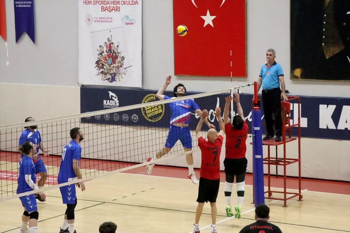 İşitme Engelliler Türkiye Voleybol Şampiyonası Karabük'te Devam Ediyor