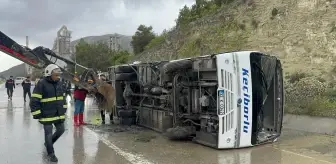 Isparta'da Midibüs Devrildi: 15 Yaralı