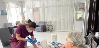 Güzellik Uzmanı Kürtül'den Huzurevi Sakinlerine Ücretsiz El ve Ayak Bakımı