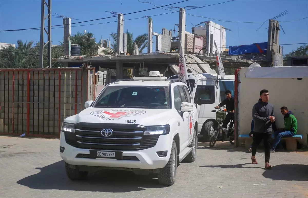 İsrail, Gazze'de alıkoyduğu 10 Filistinliyi serbest bıraktı