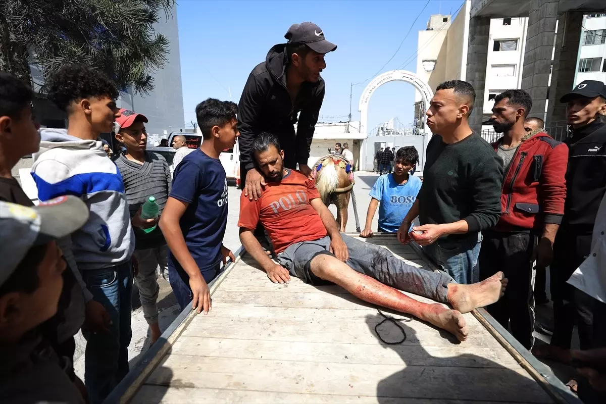İsrail'in Gazze'ye Saldırısında 14 Filistinli Hayatını Kaybetti