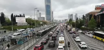 İstanbul'da akşam saatlerinde trafik yoğunluğu yaşanıyor
