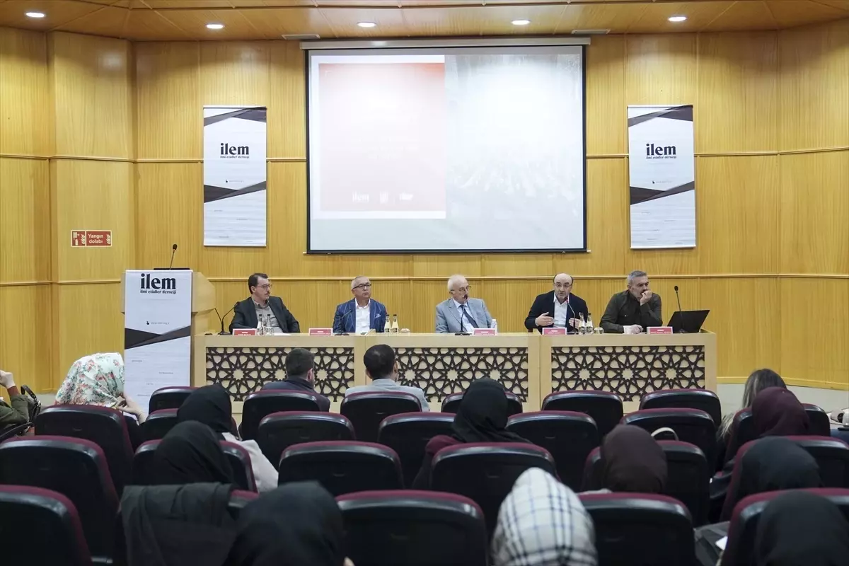 İstanbul'da 'İslamcılık Düşüncesinde Anayasa Tartışmaları' Paneli Düzenlendi