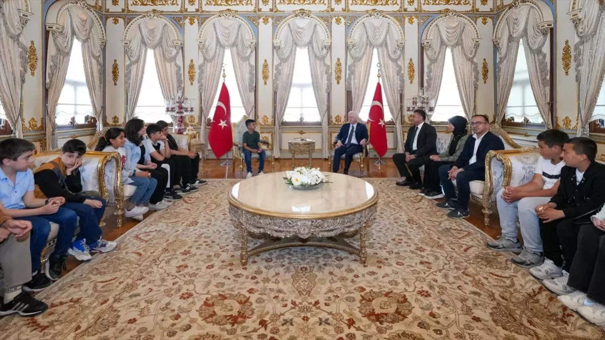 İstanbul Valisi, 5 İlden Gelen Öğrencileri Ağırladı