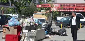 İzmir Çiğli'de Belediye İşçileri Greve Gitti, Çöp Sorunu Büyüdü