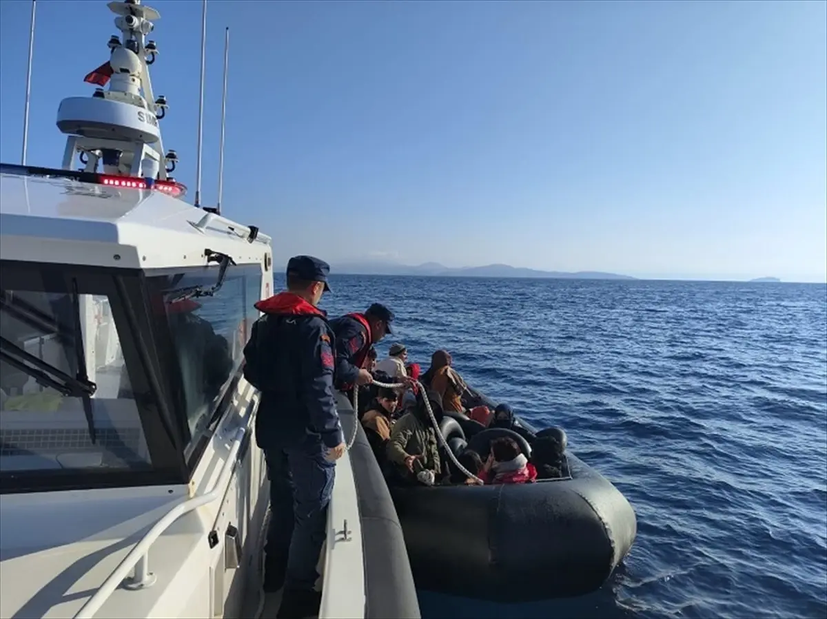İzmir'de 74 Düzensiz Göçmen Yakalandı