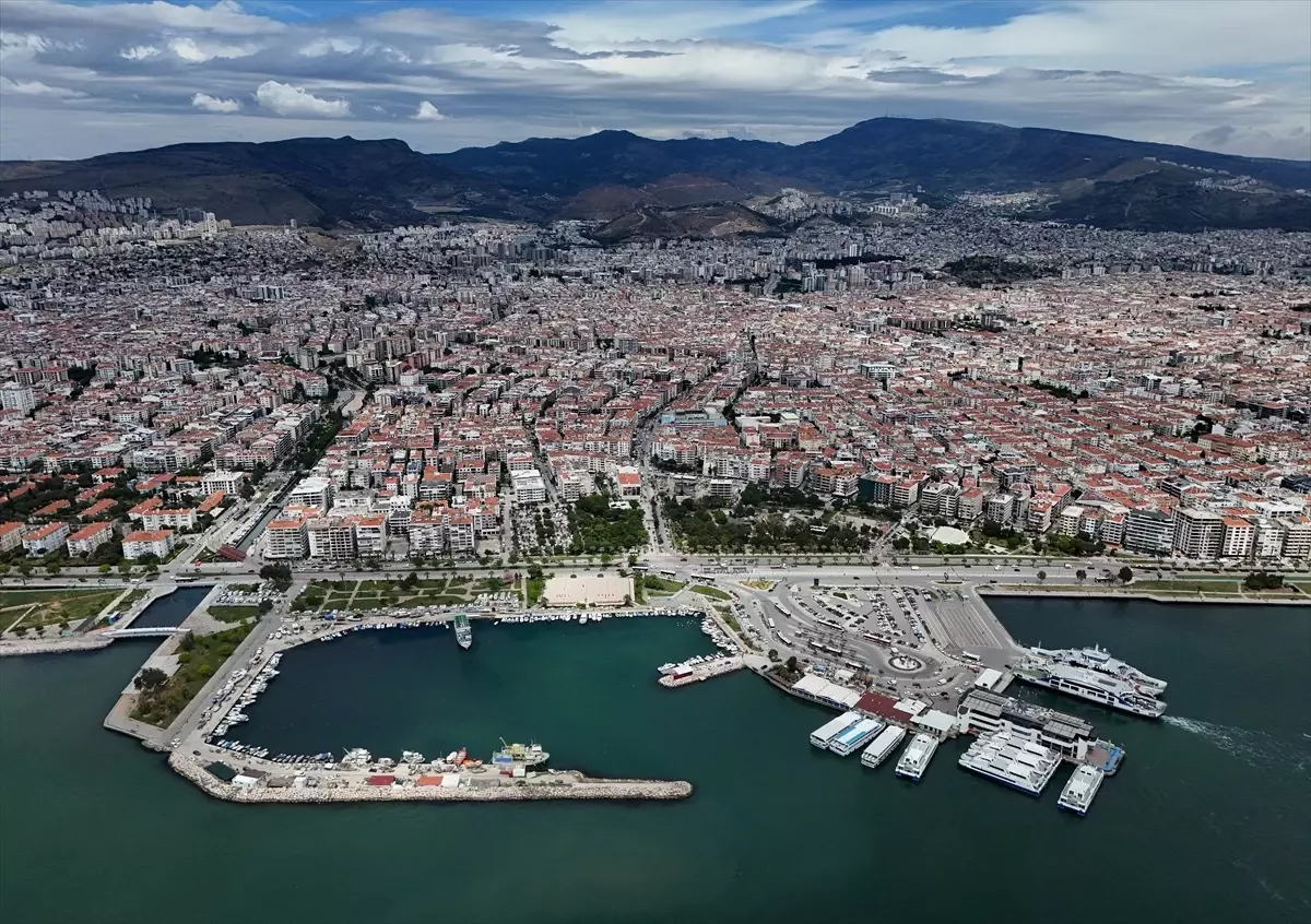 İzmir'deki Hurda Tekneler Kaldırılıyor
