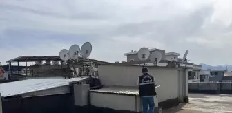 İzmir'de Çatıdan Düşen 17 Yaşındaki Genç Hastaneye Kaldırıldı