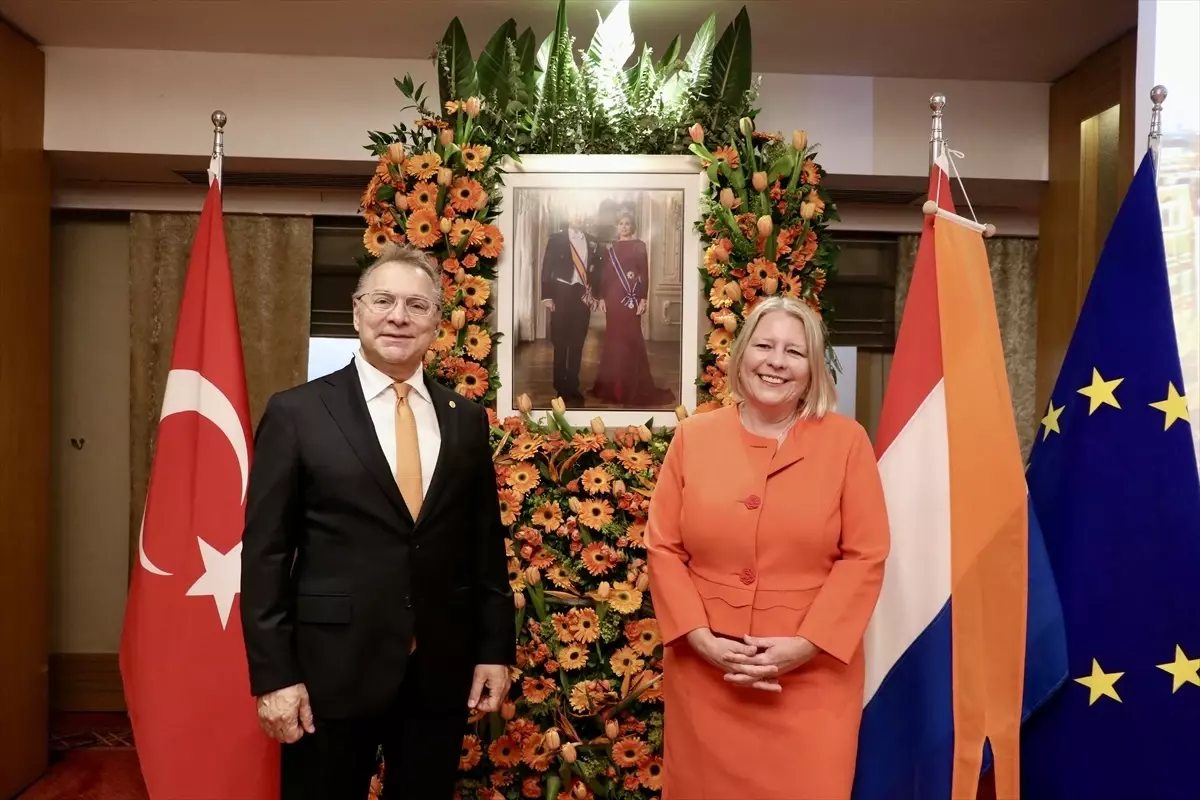 Hollanda'nın Kral Günü İzmir'de Kutlandı