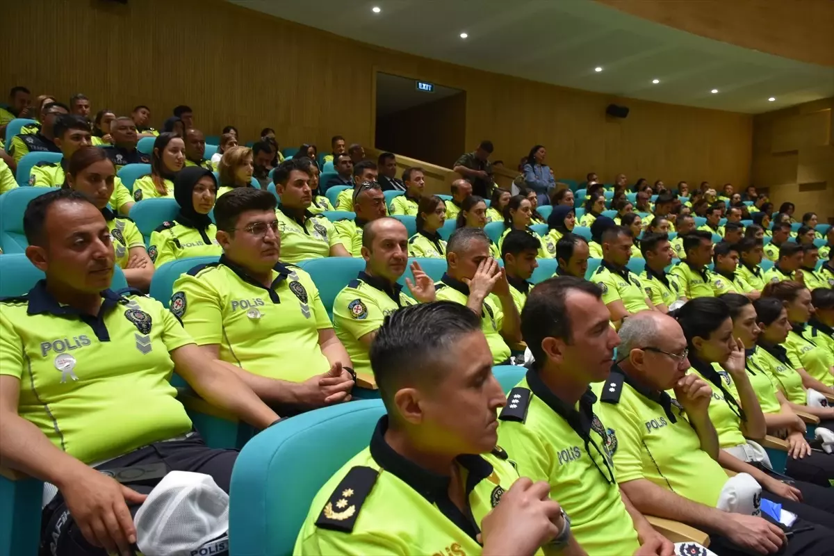 İzmir'de Karayolu Trafik Güvenliği Haftası Etkinliği Düzenlendi