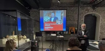 Ümit Yaşar Işıkhan'dan 'Kartpostaldaki Aşklar' Söyleşisi