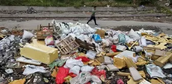 Buca'da Atık Yığını Esnafa Rahatsızlık Veriyor