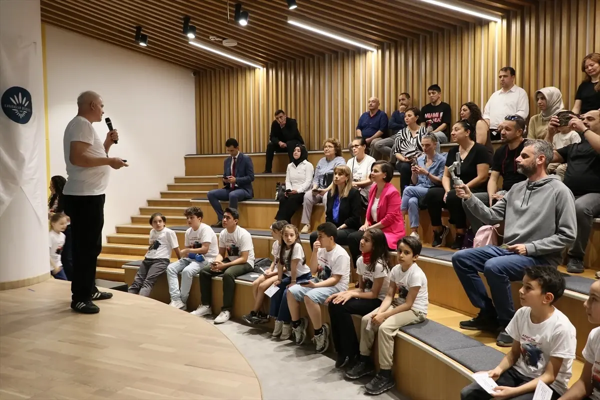 İzmirli Öğrenciler Uzayda Görevli Astronotla Görüştü