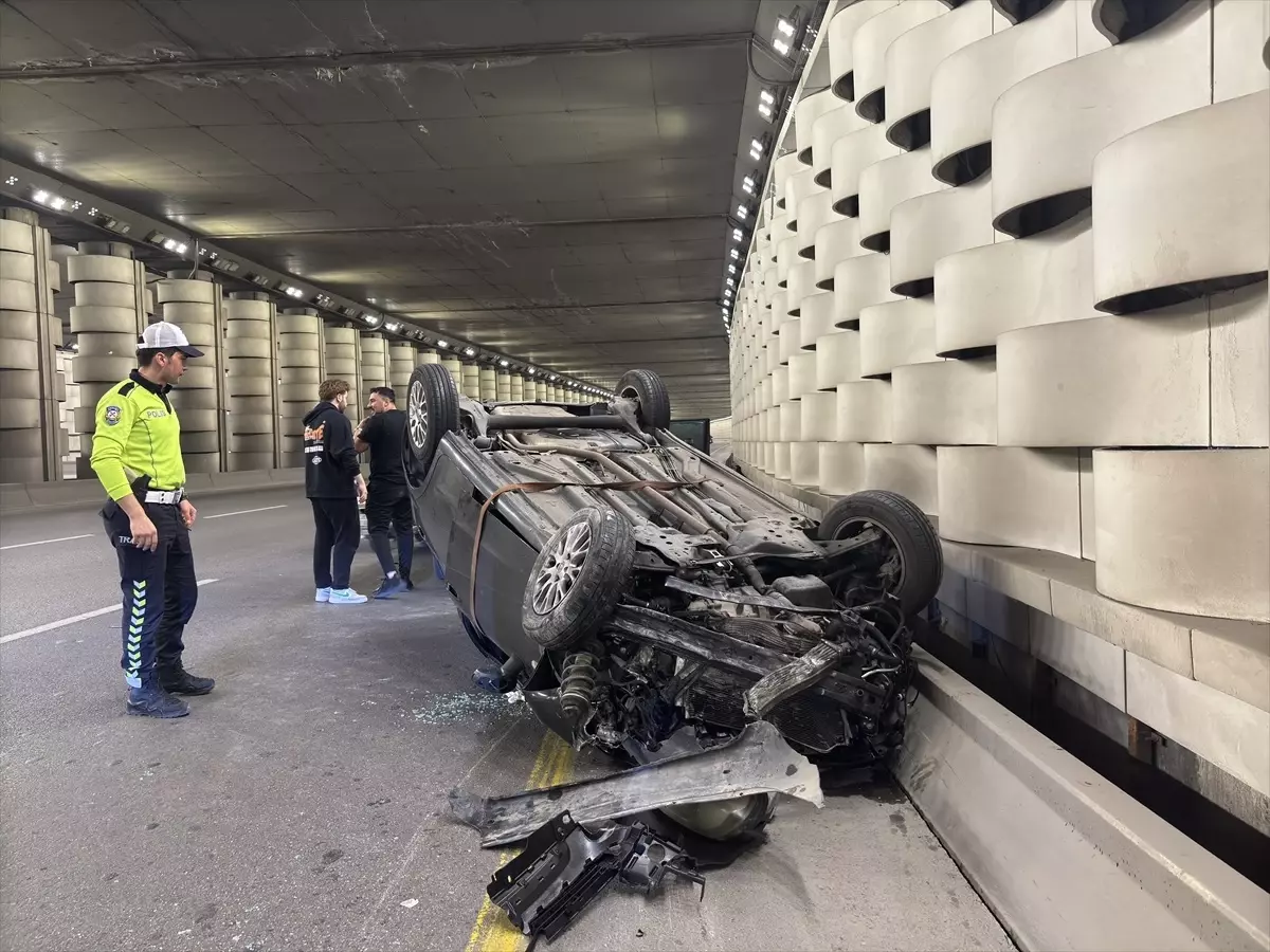 Konak'ta Takla Atan Otomobilin Sürücüsü Yaralandı
