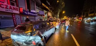 İzmir'de Hafif Ticari Araç Kazası: 2 Yaralı